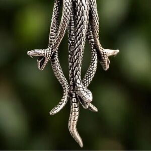 3 Headed Snake Serpent/Climbing Reptile Pendent & chain